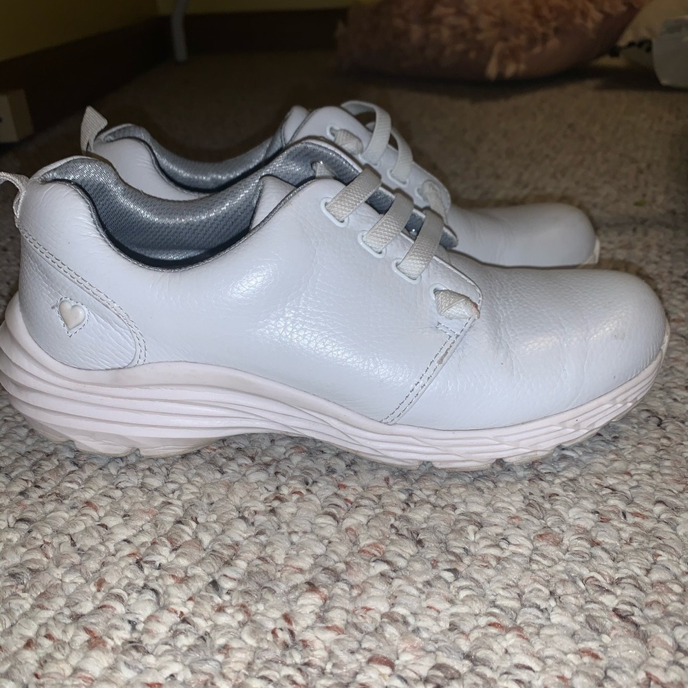 Nursing shoes